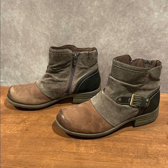 Earth Origins Phoenix Ankle Boots Sz 7 | Mercari Earth Origins Phoenix Two-Tone Ankle Boots in Brown and Gray size 8.5